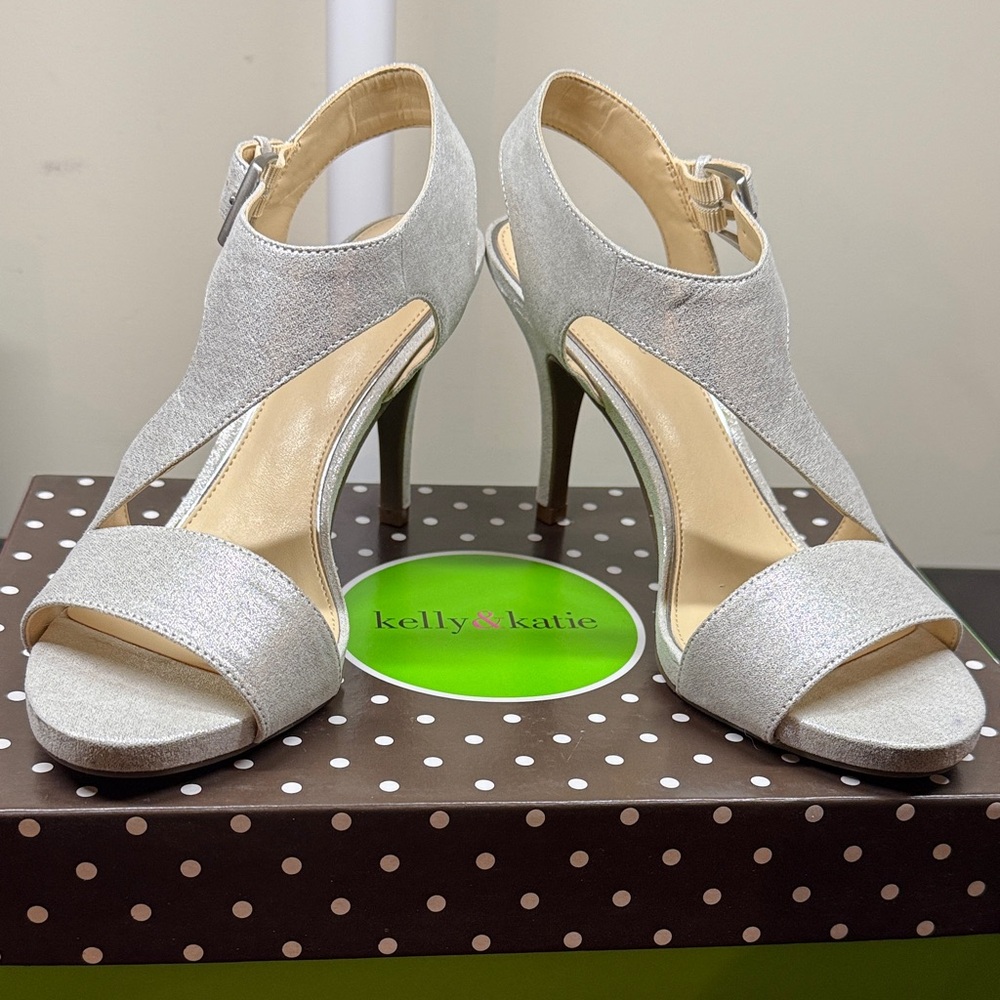 Kelly & Katie Shimmering Silver KK Petra Slingback Heels
Size 8